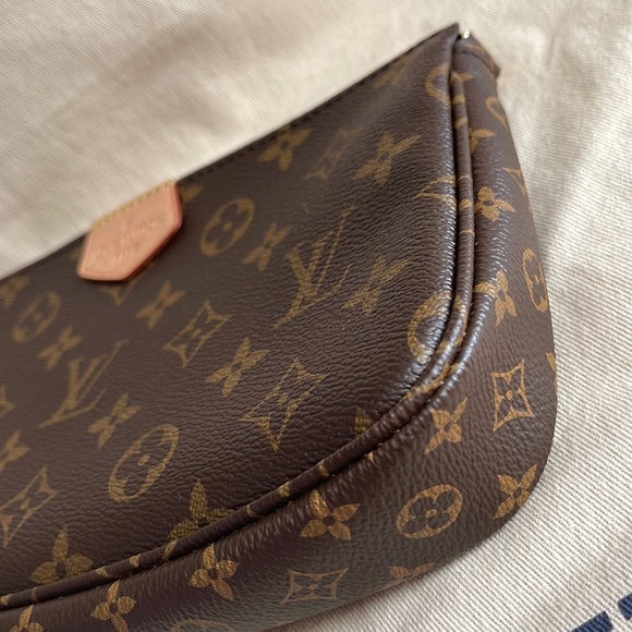 Louis Vuitton LARGE POCHETTE ACCESOIRES w/ 16mm Adjustable MONOGRAM STRAP - Picture 10 of 16